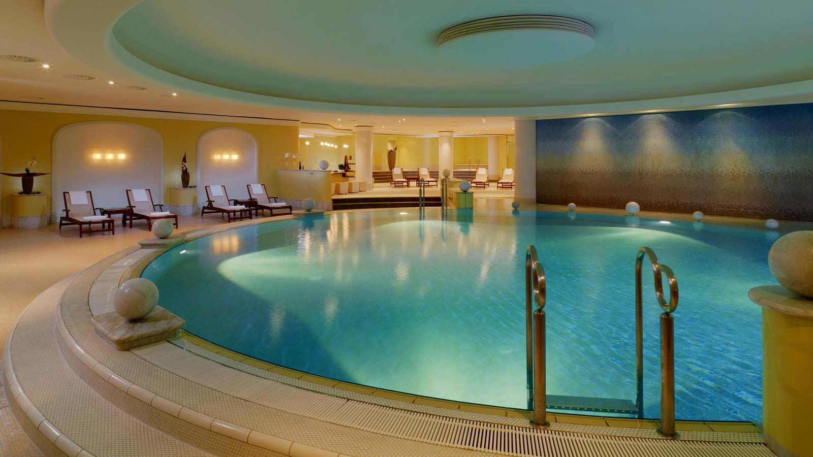 westin grand hotel berlin pool